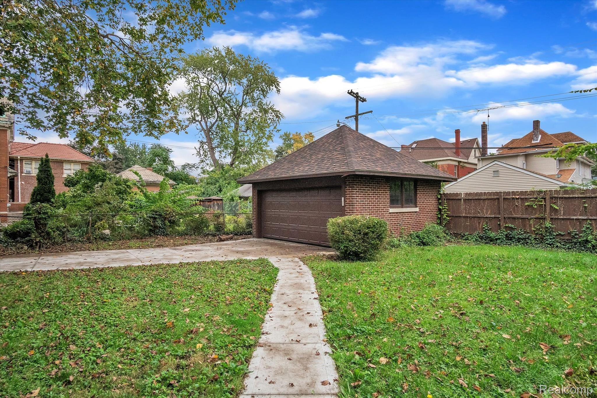 703 Edison Street Detroit, MI 48202 - Photo 8 of 47 47-703-Edison-Windowstill-Real-Estate-Photography-47.jpg