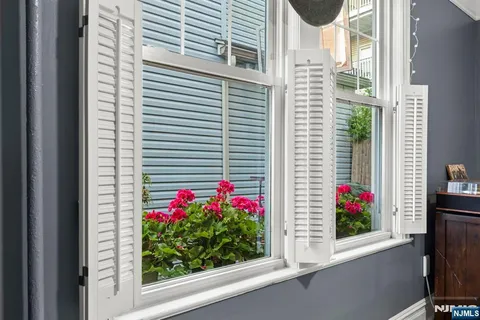 $849,900 | 370 Undercliff Avenue, Edgewater, NJ 07020