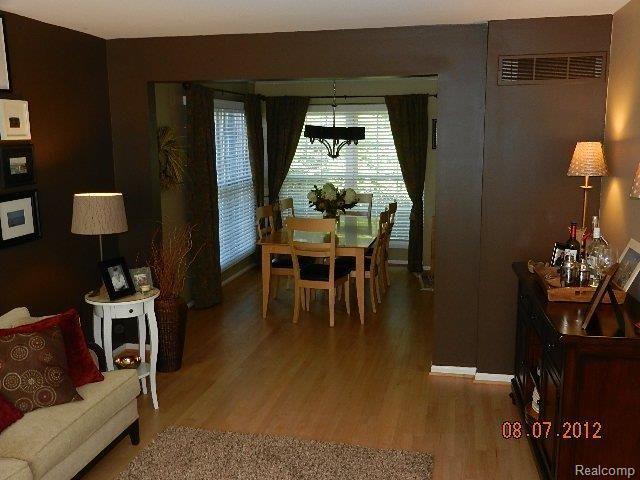 1011 Pointe Pl Boulevard Rochester, MI 48307 - Photo 17 of 20 DSCN7489.JPG
