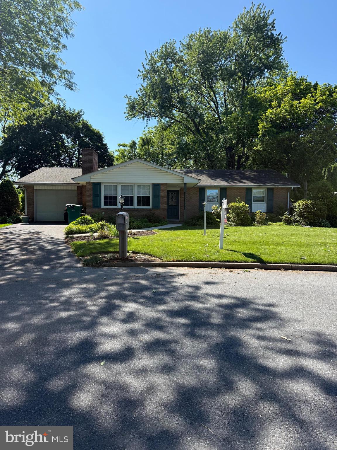 a view of a house with swimming pool and yard