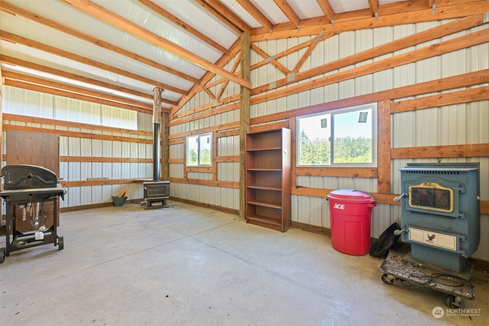 3323 East Smith Road Bellingham, WA 98226 - Photo 24 of 34 a view of livingroom with furniture and windows