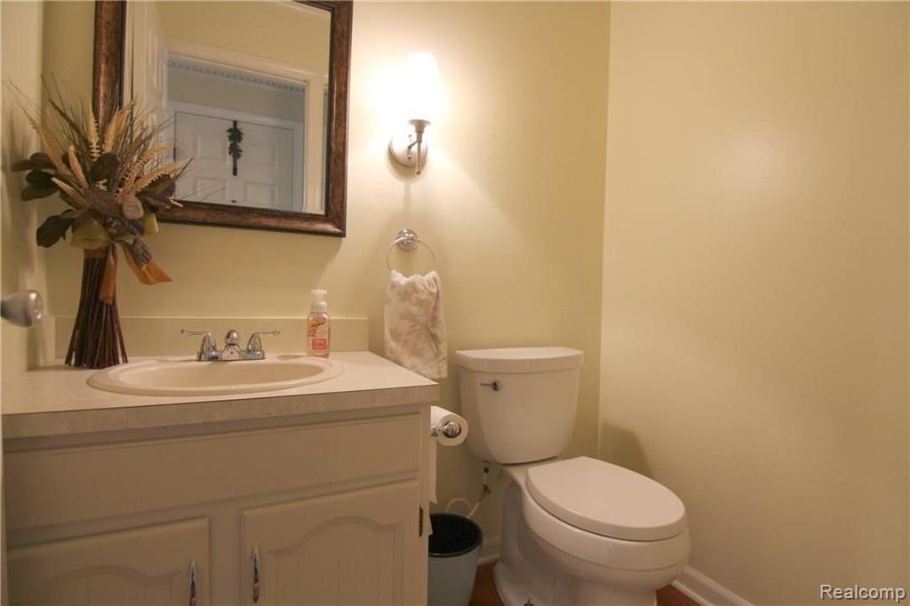 618 Shellbourne Drive Rochester Hills, MI 48309 - Photo 29 of 38