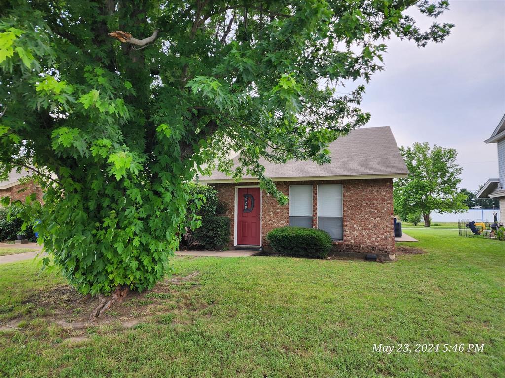 429 Southwest Thomas Street, Unit D Burleson, TX 76028 - Photo 3 of 10