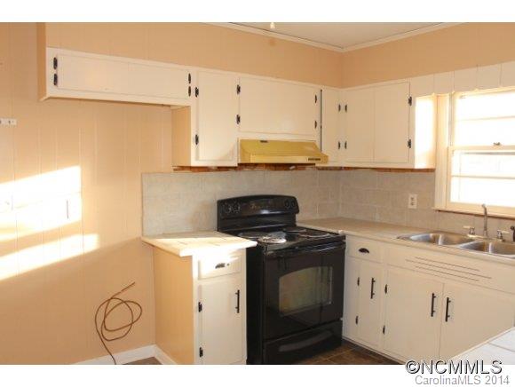 2099 Ferry Road Mooresboro, NC 28114 - Photo 6 of 19 Gallery Image 6