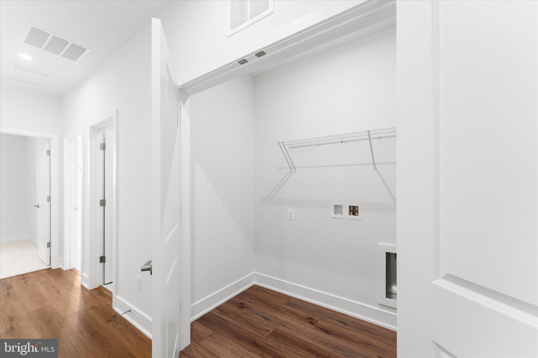 23080 Soaring Hts Terrace Ashburn, VA 20148 - Photo 24 of 44 a view of small space