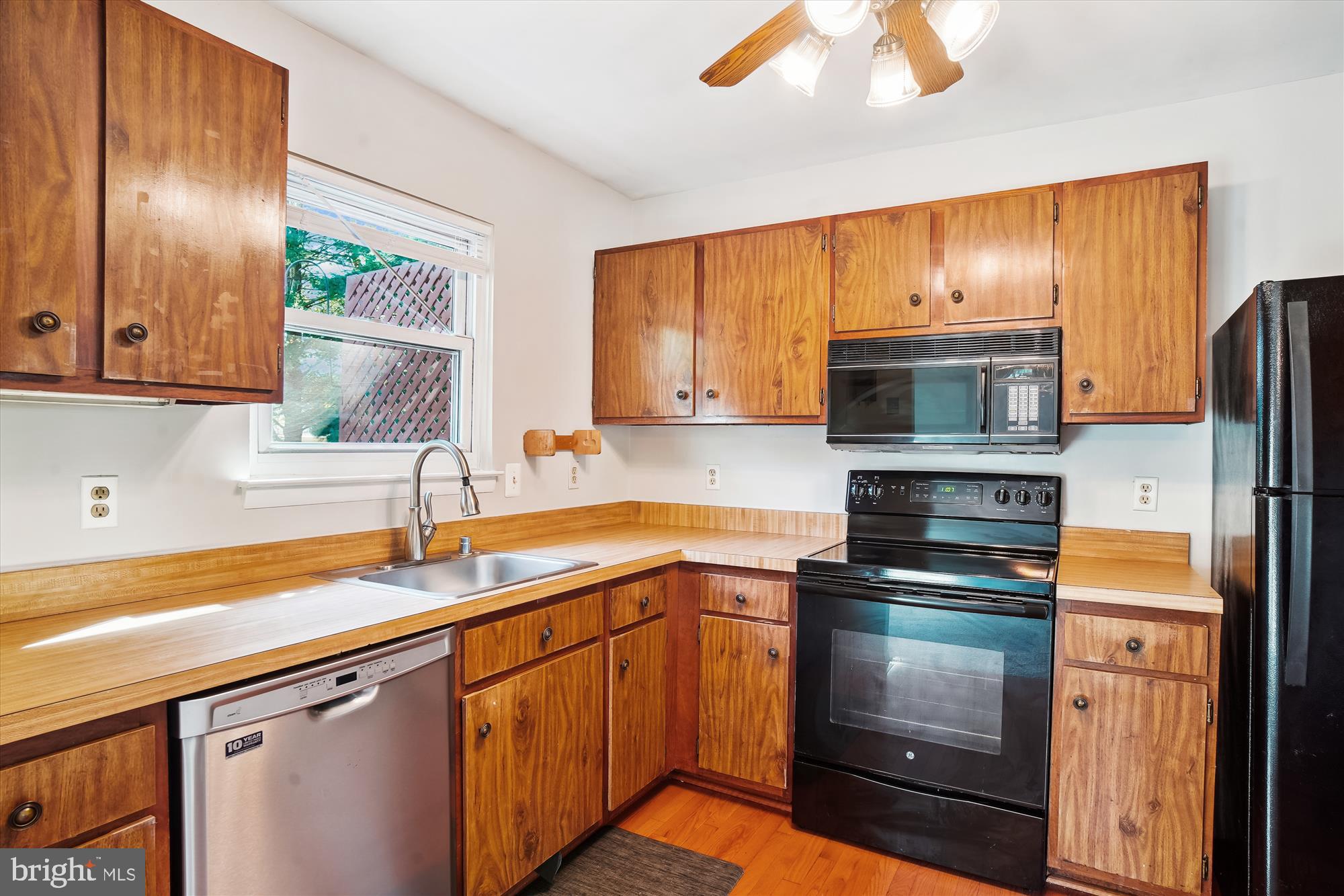 24209 Bush Hill Road Gaithersburg, MD 20882 - Photo 15 of 59