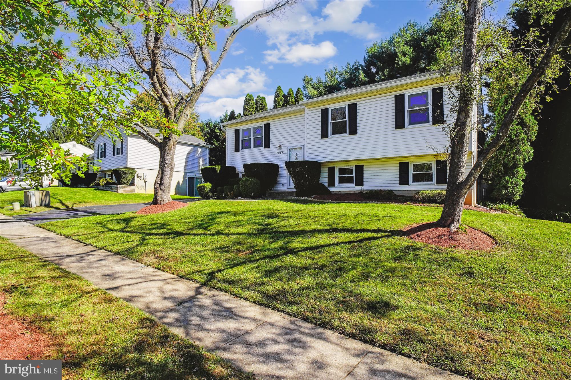 24209 Bush Hill Road Gaithersburg, MD 20882 - Photo 3 of 59