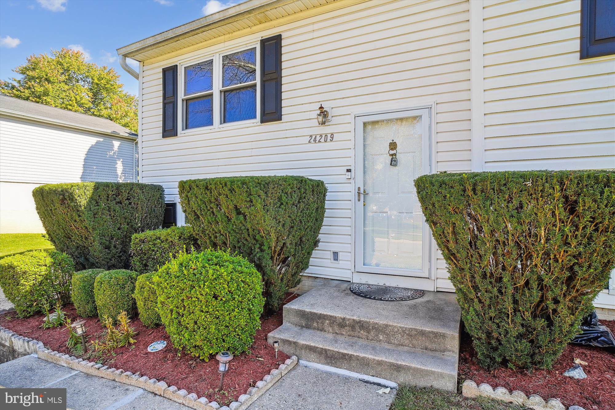 24209 Bush Hill Road Gaithersburg, MD 20882 - Photo 4 of 59