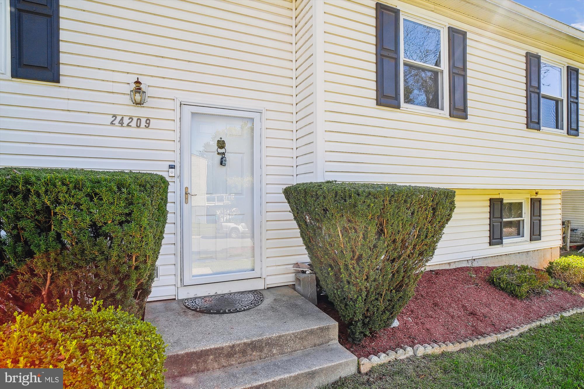 24209 Bush Hill Road Gaithersburg, MD 20882 - Photo 5 of 59