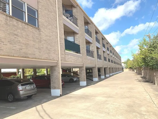 $1,100 | 3316 Guadalupe Street, Unit 209, Austin, TX 78705