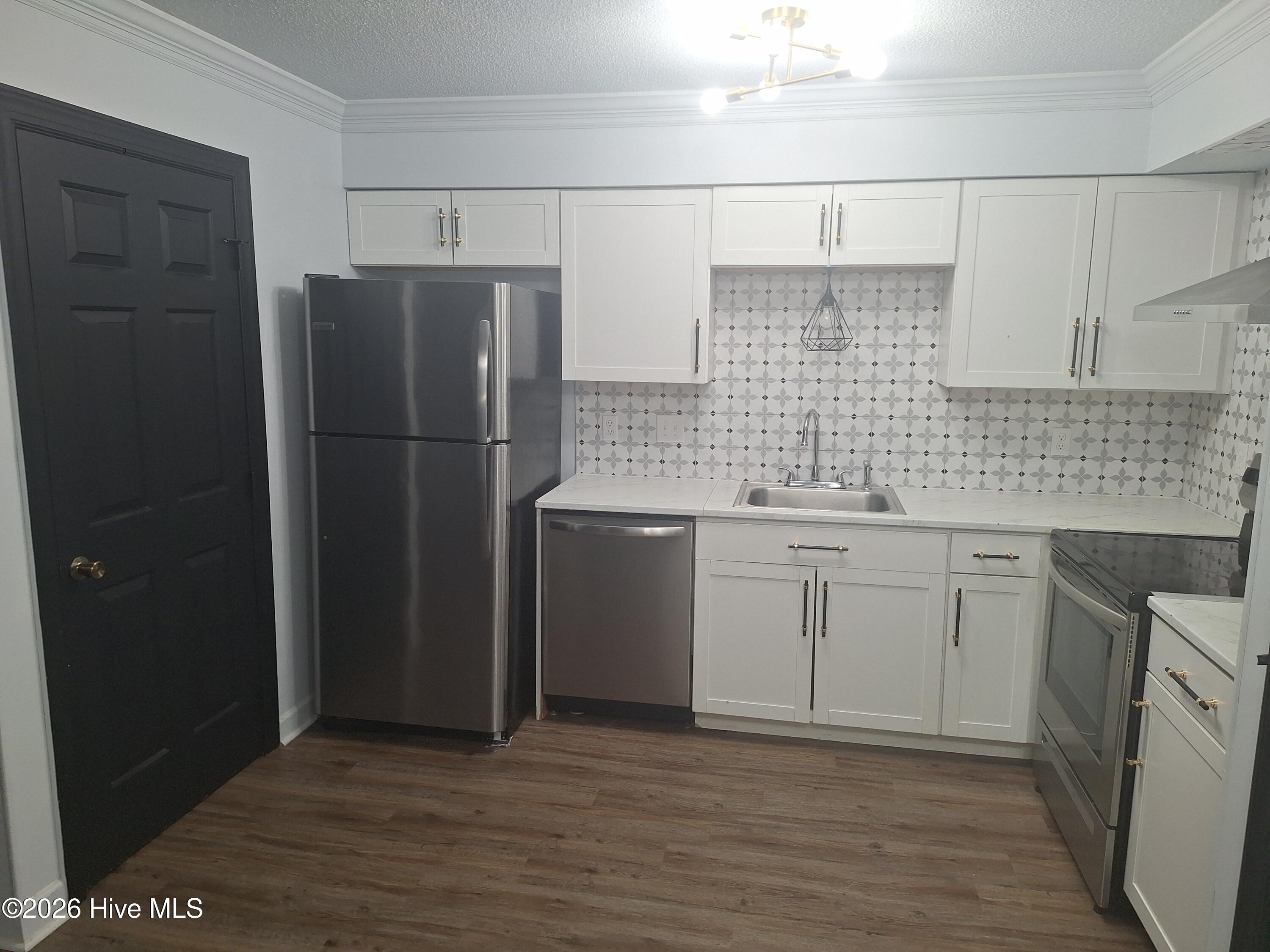 3512 Ivy Commons Drive, Unit 302 Raleigh, NC 27606 - Photo 2 of 12 Kitchen