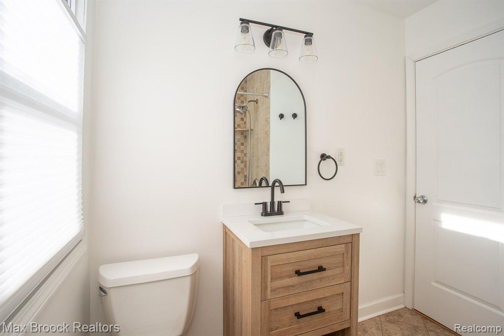 2182 Cambridge Road Berkley, MI 48072 - Photo 16 of 45