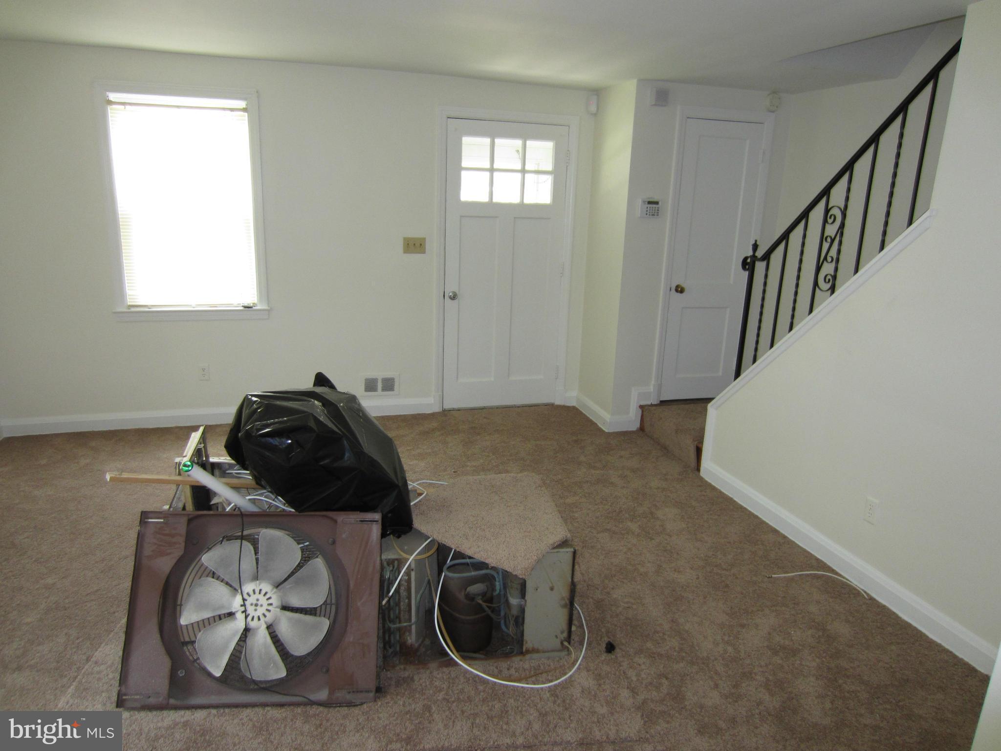 5101 Pall Mall Road Baltimore, MD 21215 - Photo 6 of 30 Living Room