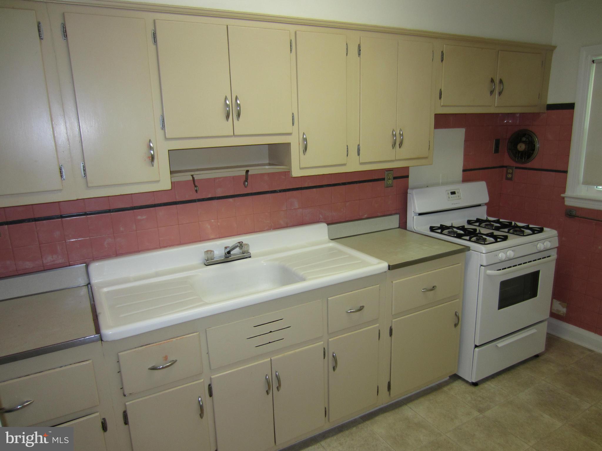 5101 Pall Mall Road Baltimore, MD 21215 - Photo 7 of 30 Kitchen