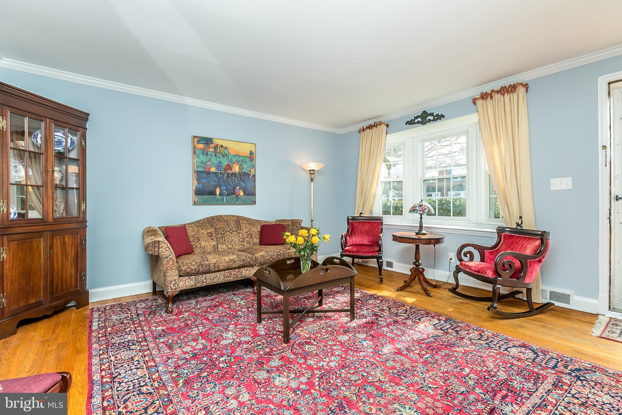 106 Overbrook Road Baltimore, MD 21212 - Photo 2 of 36 Living Room - w/charming bay window