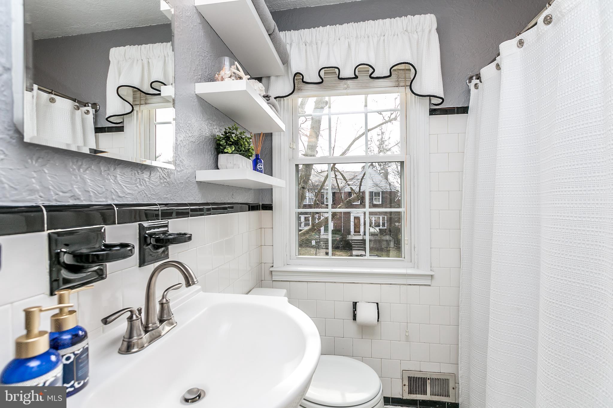 106 Overbrook Road Baltimore, MD 21212 - Photo 23 of 36 Updated Full BA - 2nd Floor
