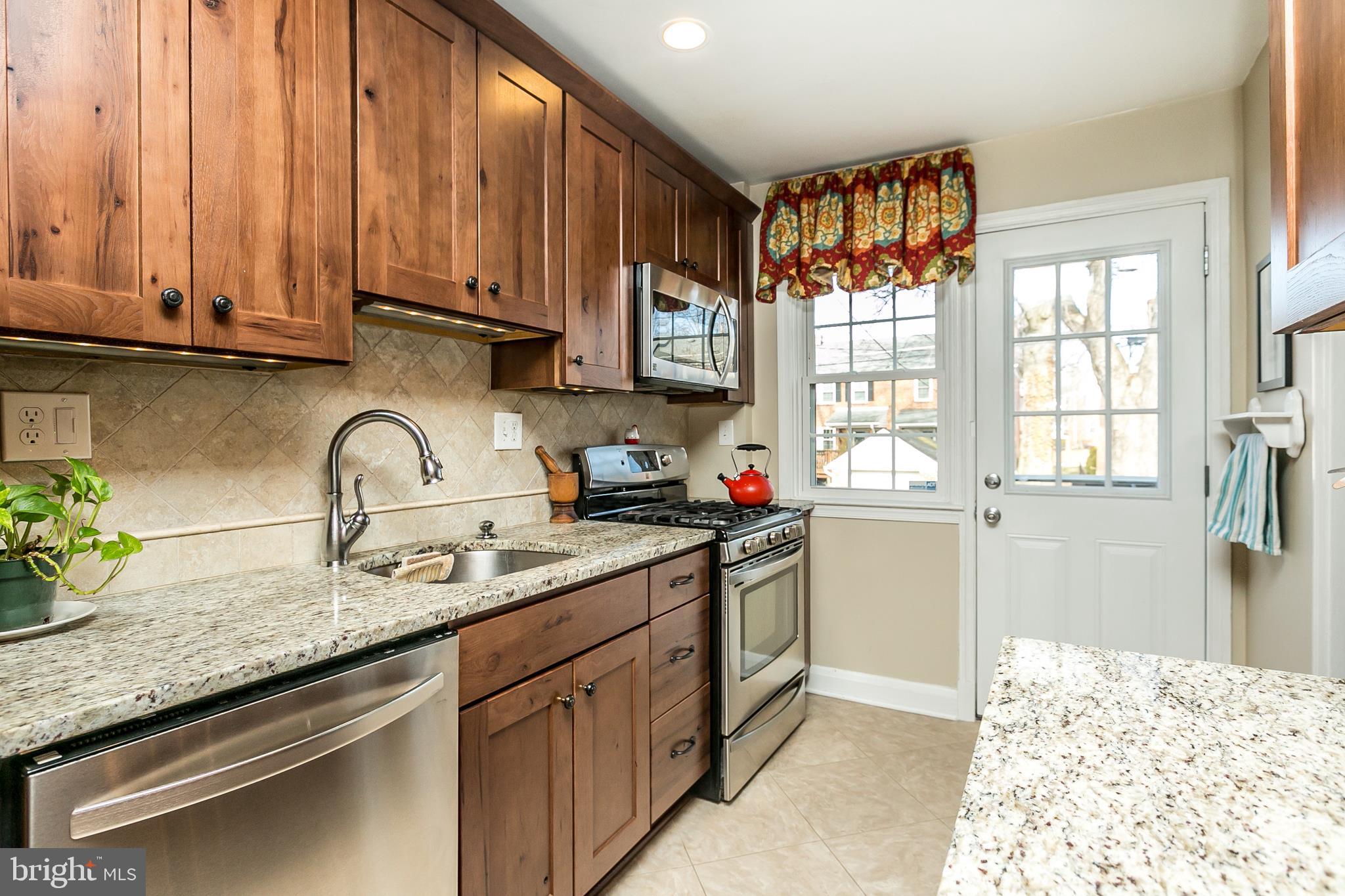 106 Overbrook Road Baltimore, MD 21212 - Photo 6 of 36 Kitchen - Updated w/Granite!