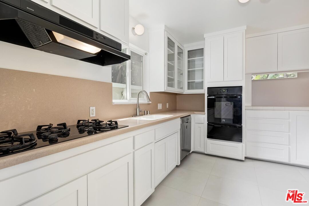 8531 Walnut Drive Los Angeles, CA 90046 - Photo 13 of 27 Gallery Image 13