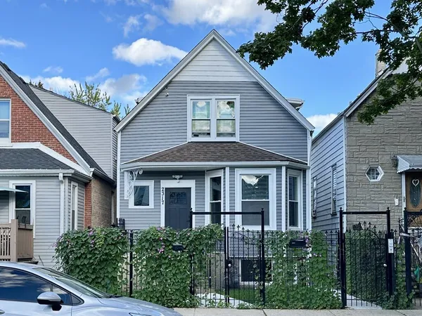 $1,800 | 2317 North Keeler Avenue, Unit GDN, Chicago, IL 60639