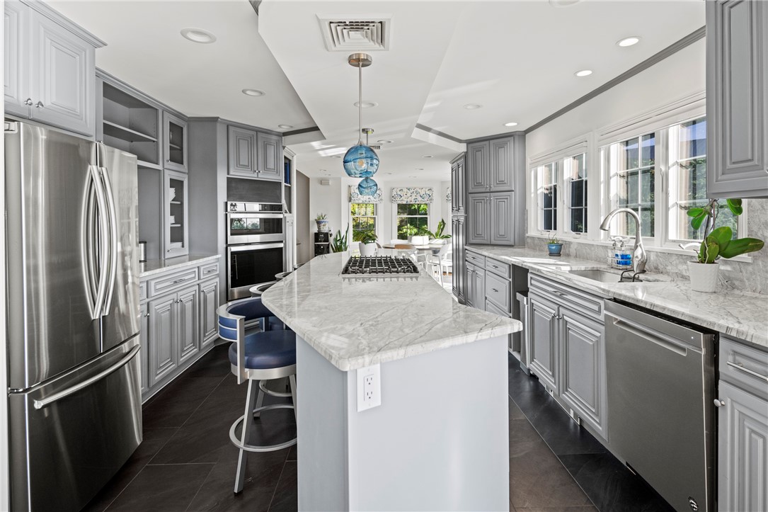 182 Spencer Avenue Warwick, RI 02818 - Photo 11 of 49