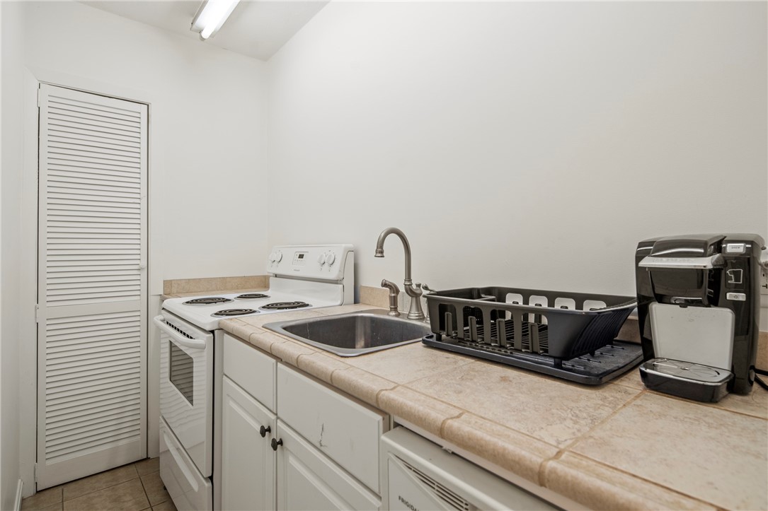 182 Spencer Avenue Warwick, RI 02818 - Photo 40 of 49