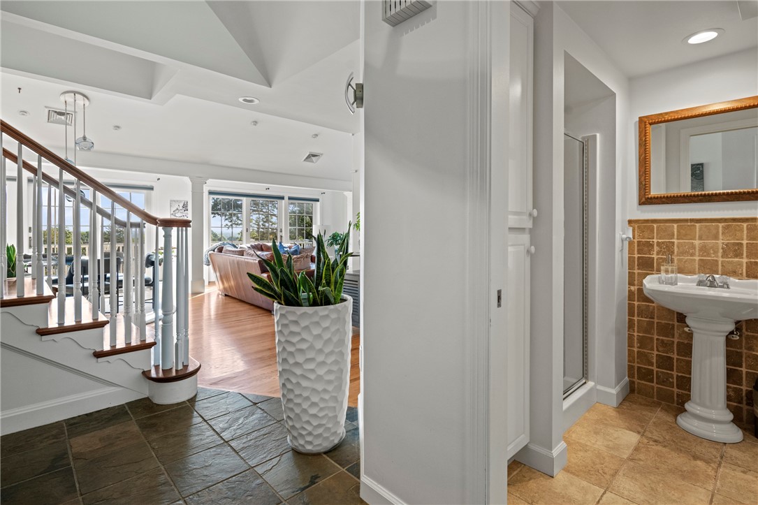 182 Spencer Avenue Warwick, RI 02818 - Photo 6 of 49