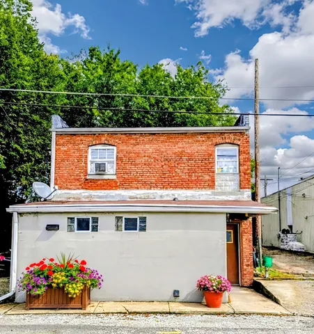 a view of a front of a house