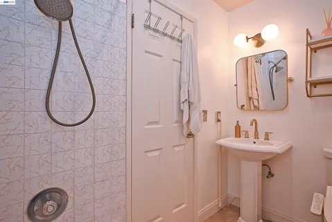 $399,000 | 960 Shorepoint Court, Unit 215, Alameda, CA 94501