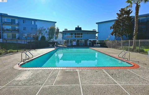 $399,000 | 960 Shorepoint Court, Unit 215, Alameda, CA 94501