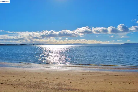 $399,000 | 960 Shorepoint Court, Unit 215, Alameda, CA 94501