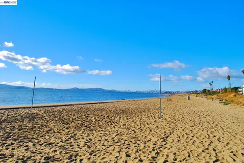 $399,000 | 960 Shorepoint Court, Unit 215, Alameda, CA 94501