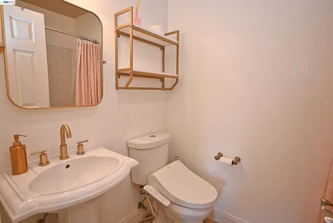 $399,000 | 960 Shorepoint Court, Unit 215, Alameda, CA 94501