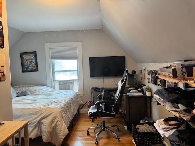 43 Sydney Street, Unit 2 Boston, MA 02125 - Photo 20 of 28 a bedroom with a workspace