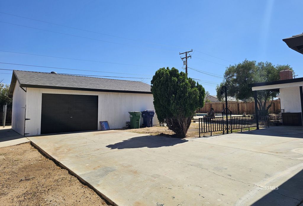 817 West Wasp Avenue Ridgecrest, CA 93555 - Photo 43 of 50