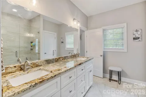 $429,900 | 4944 Southview Drive, Hickory, NC 28602