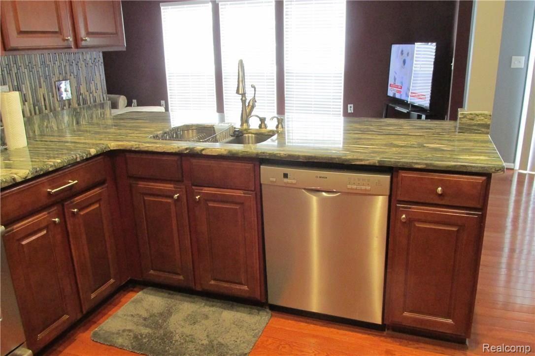 49153 Hawksburry Road, Unit 38 Canton, MI 48188 - Photo 3 of 28 IMG_2574.JPG