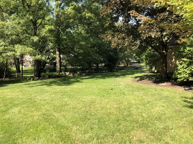 $750,000 | 108 Fallstone Drive, Lincolnshire, IL 60045