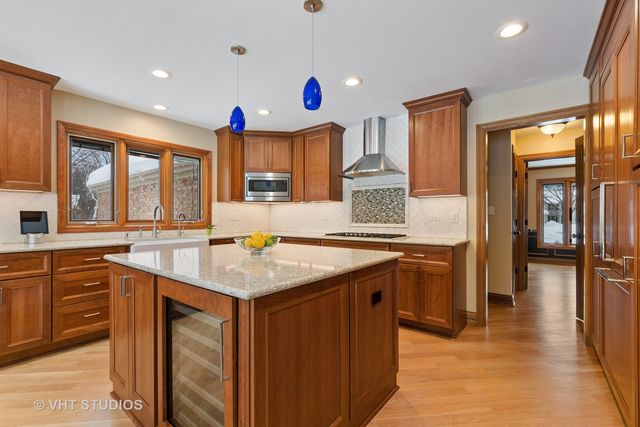 $750,000 | 108 Fallstone Drive, Lincolnshire, IL 60045