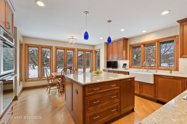 $750,000 | 108 Fallstone Drive, Lincolnshire, IL 60045