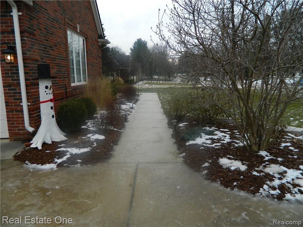 1053 Seville Road Rochester Hills, MI 48309 - Photo 8 of 66