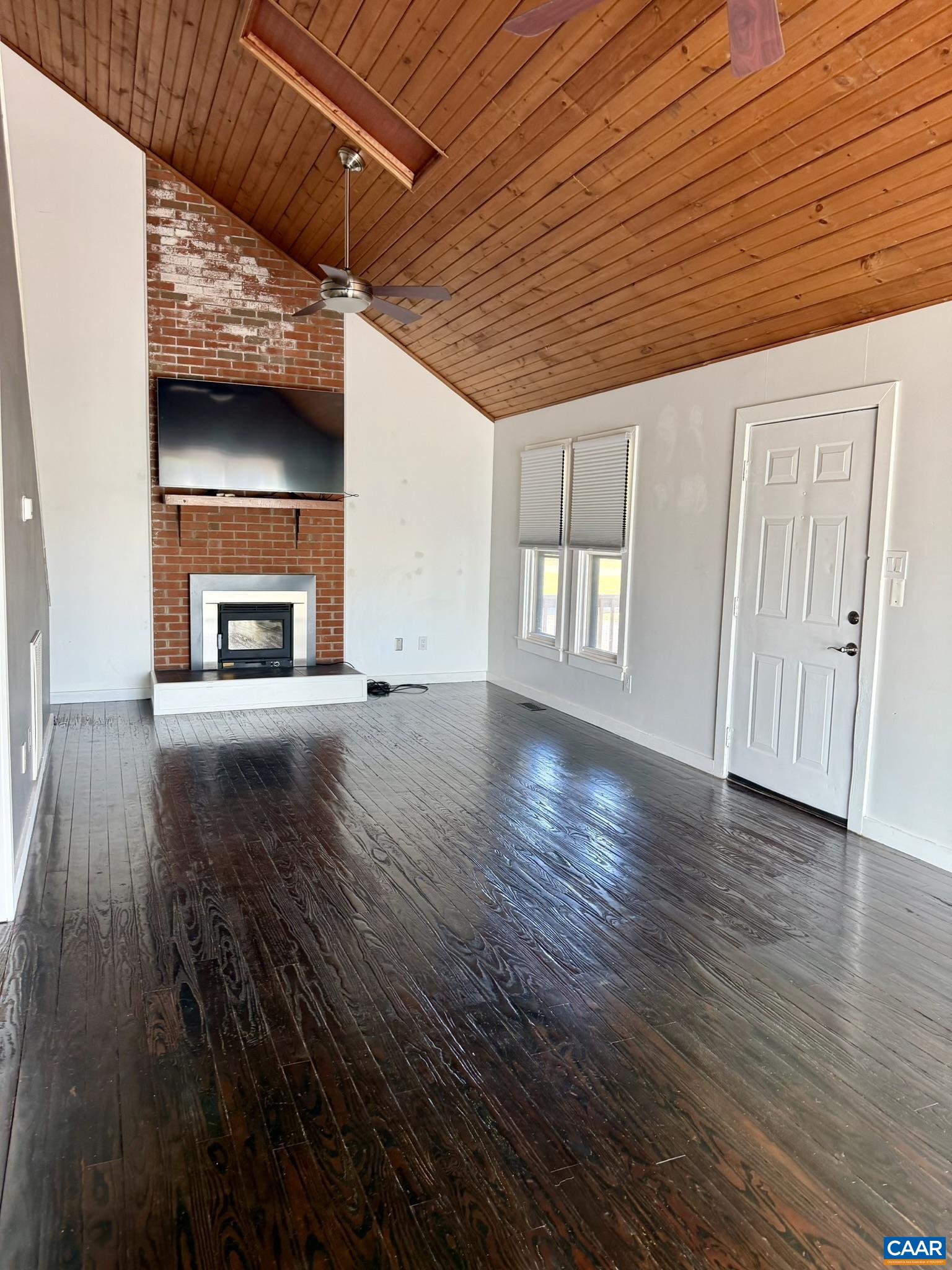 1497 Salem Church Road Palmyra, VA 22963 - Photo 12 of 37 Living Room