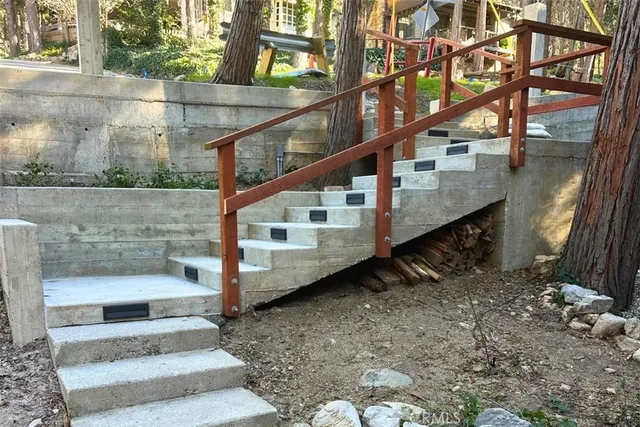 $2,100 | 476 Redwood Drive, Crestline, CA 92325