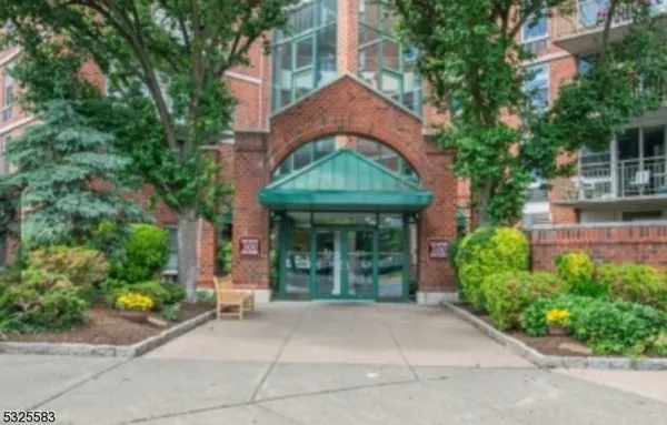 $3,300 | 300 Main Street, Unit 405, Little Falls, NJ 07424