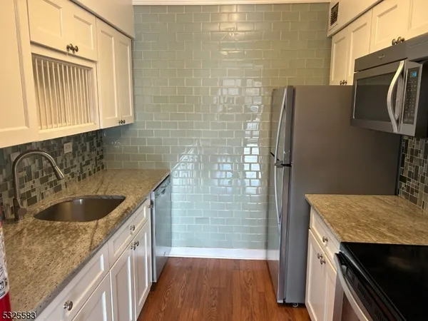 $3,300 | 300 Main Street, Unit 405, Little Falls, NJ 07424