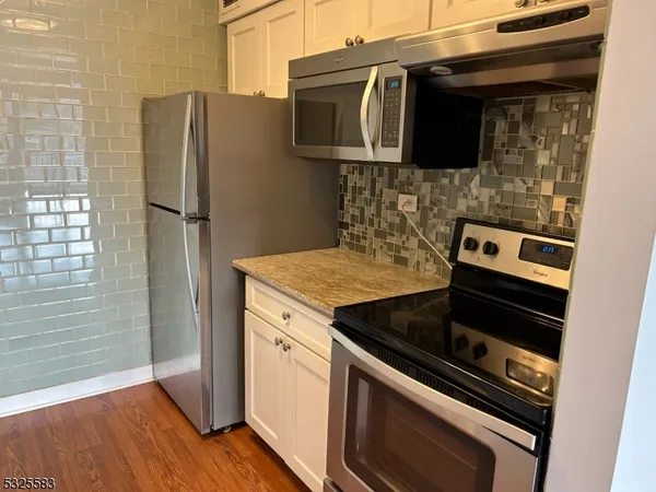 $3,300 | 300 Main Street, Unit 405, Little Falls, NJ 07424