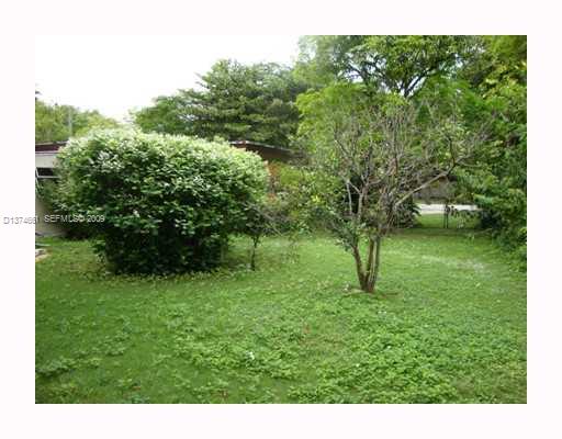 5942 Southwest 60th Street Miami, FL 33143 - Photo 9 of 14 a view of a back yard