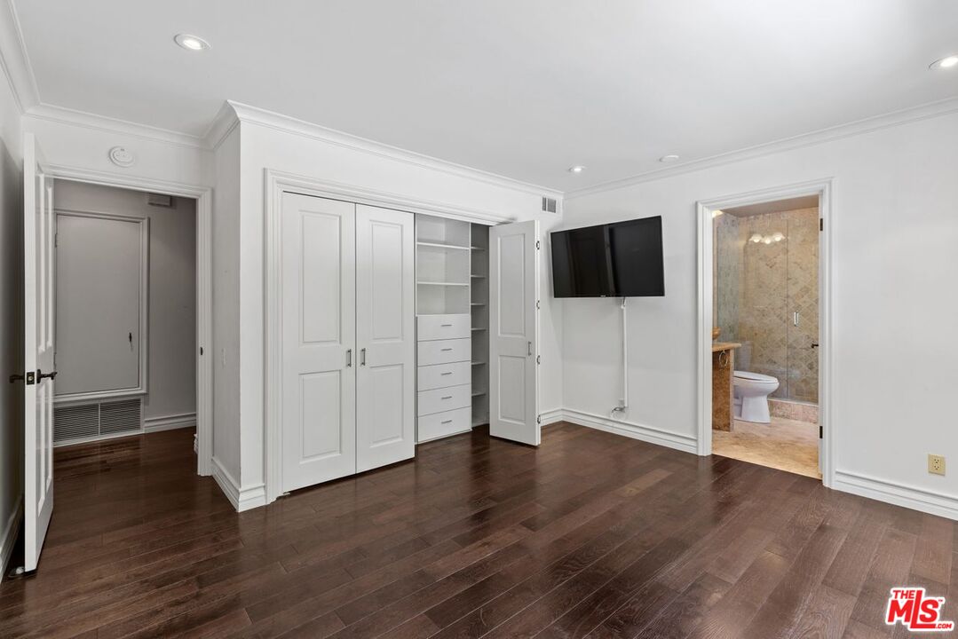 1060 Chantilly Road Los Angeles, CA 90077 - Photo 32 of 40 a view of a livingroom with wooden floor