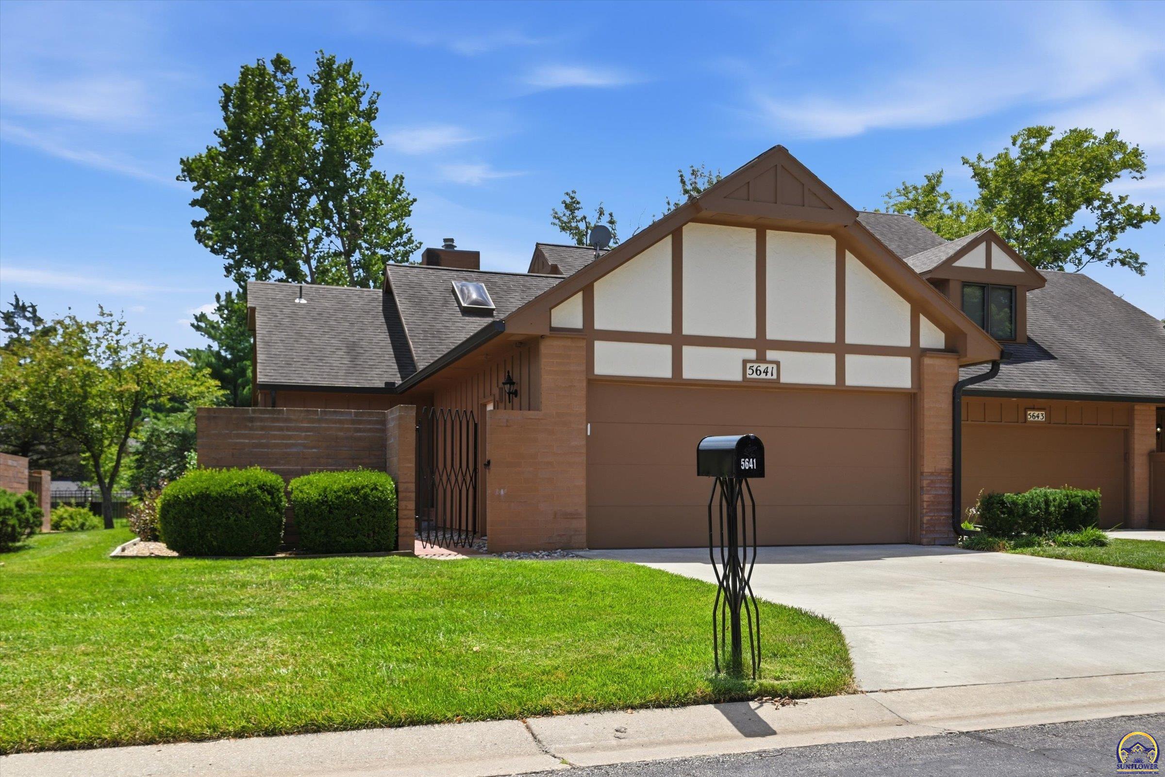 5641 Southwest Hawick Lane Topeka, KS 66614 - Photo 2 of 39