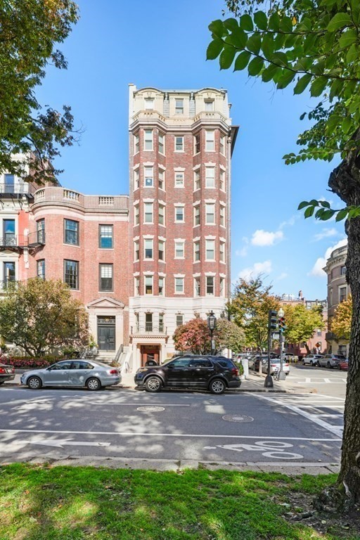 311 Commonwealth Avenue, Unit 41 Boston, MA 02115 - Photo 30 of 31 a front view of a building with street view