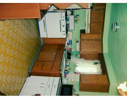 24 Dutch Glory Road Amity, PA 15311 - Photo 3 of 4 Kitchen.